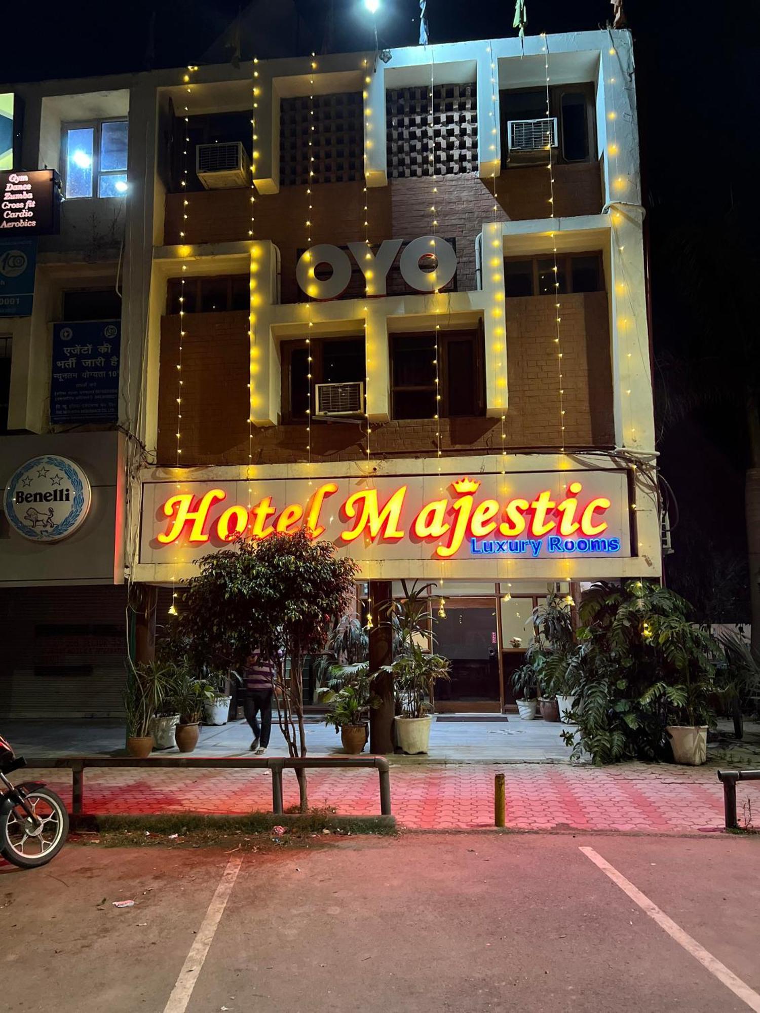 Hotel Majestic Чандигарх Экстерьер фото